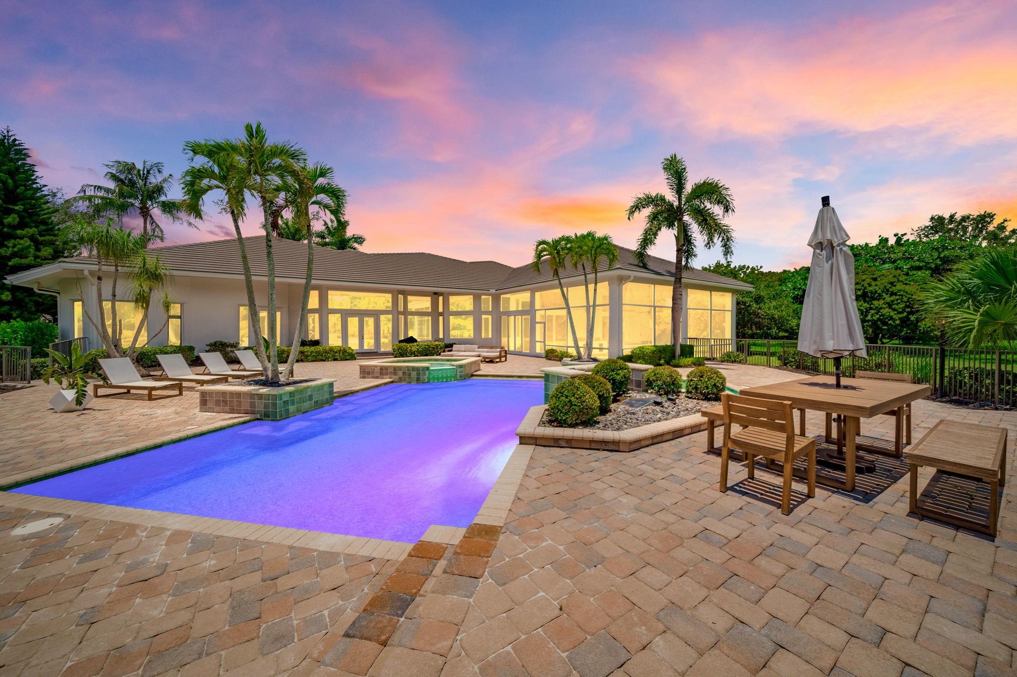 8100 Falls Ln