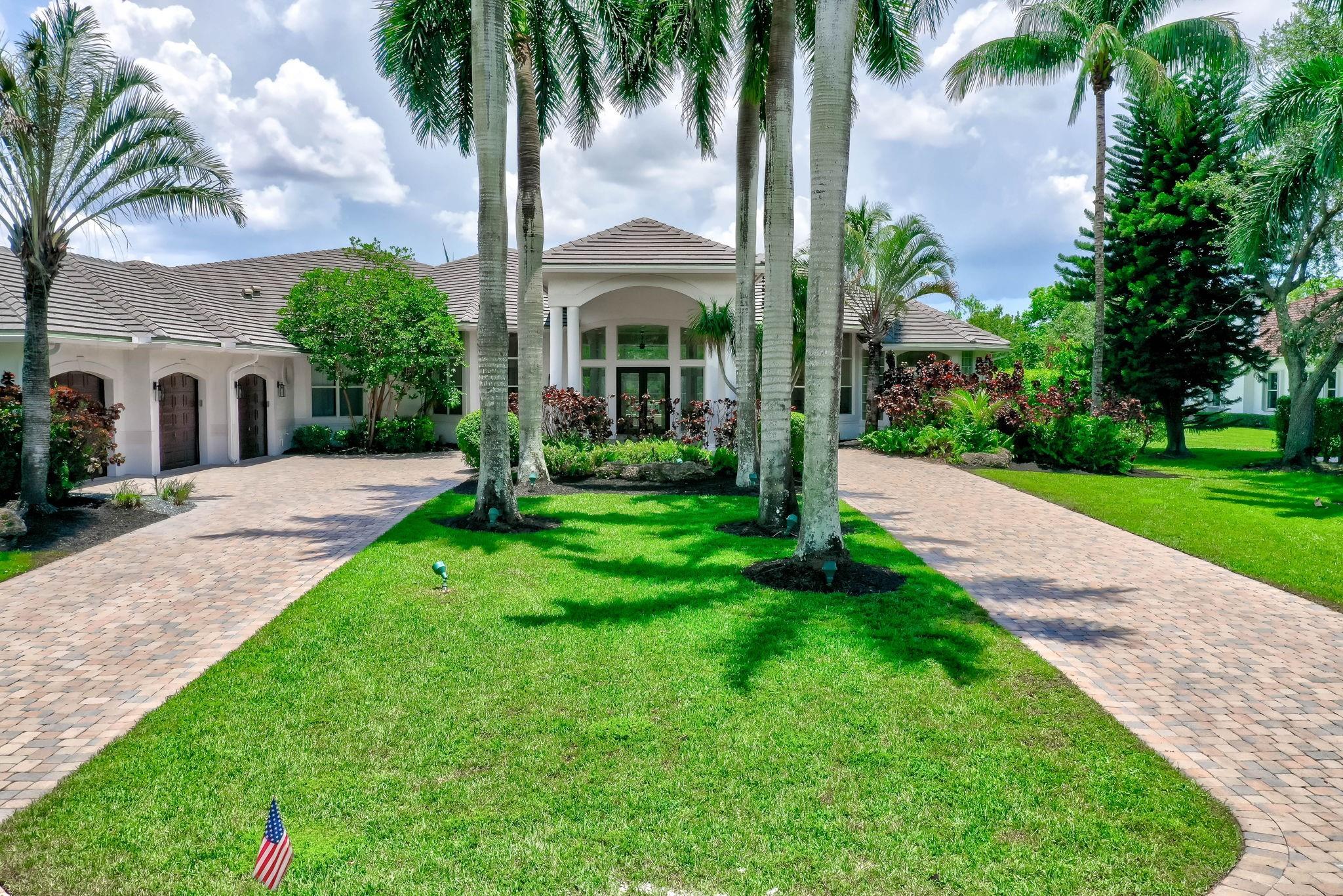 8100 Falls Ln