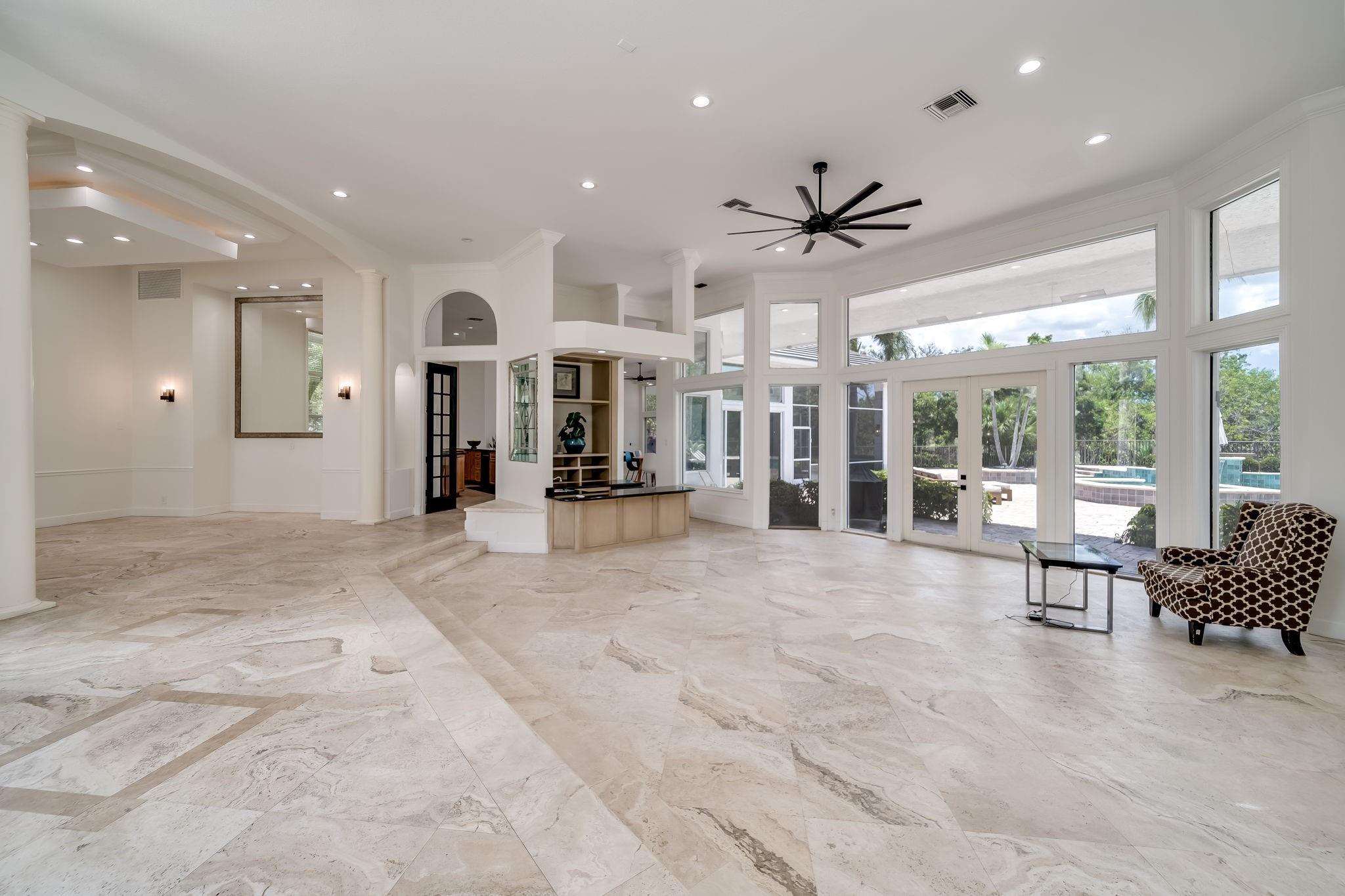 8100 Falls Ln