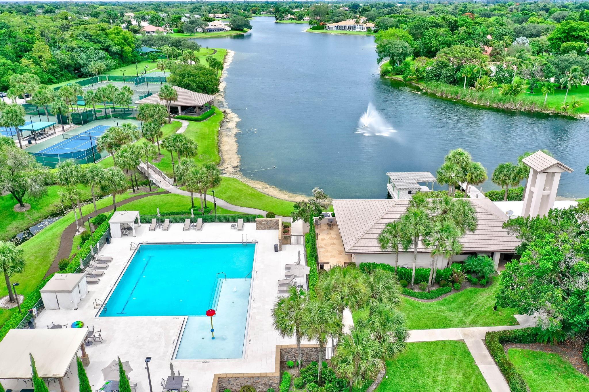 8100 Falls Ln