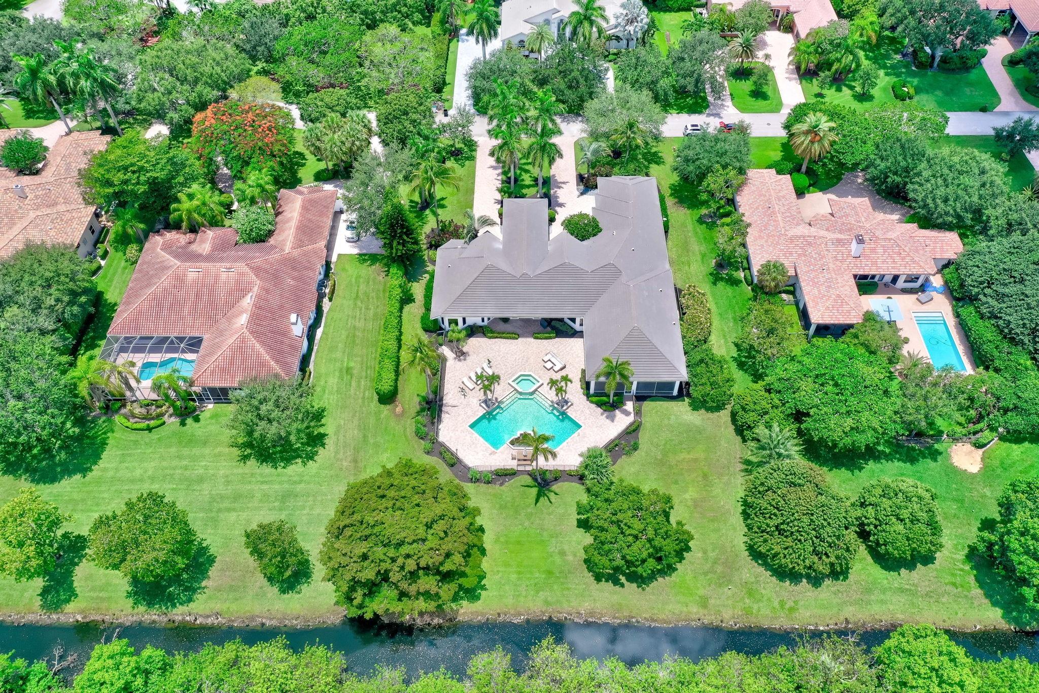 8100 Falls Ln