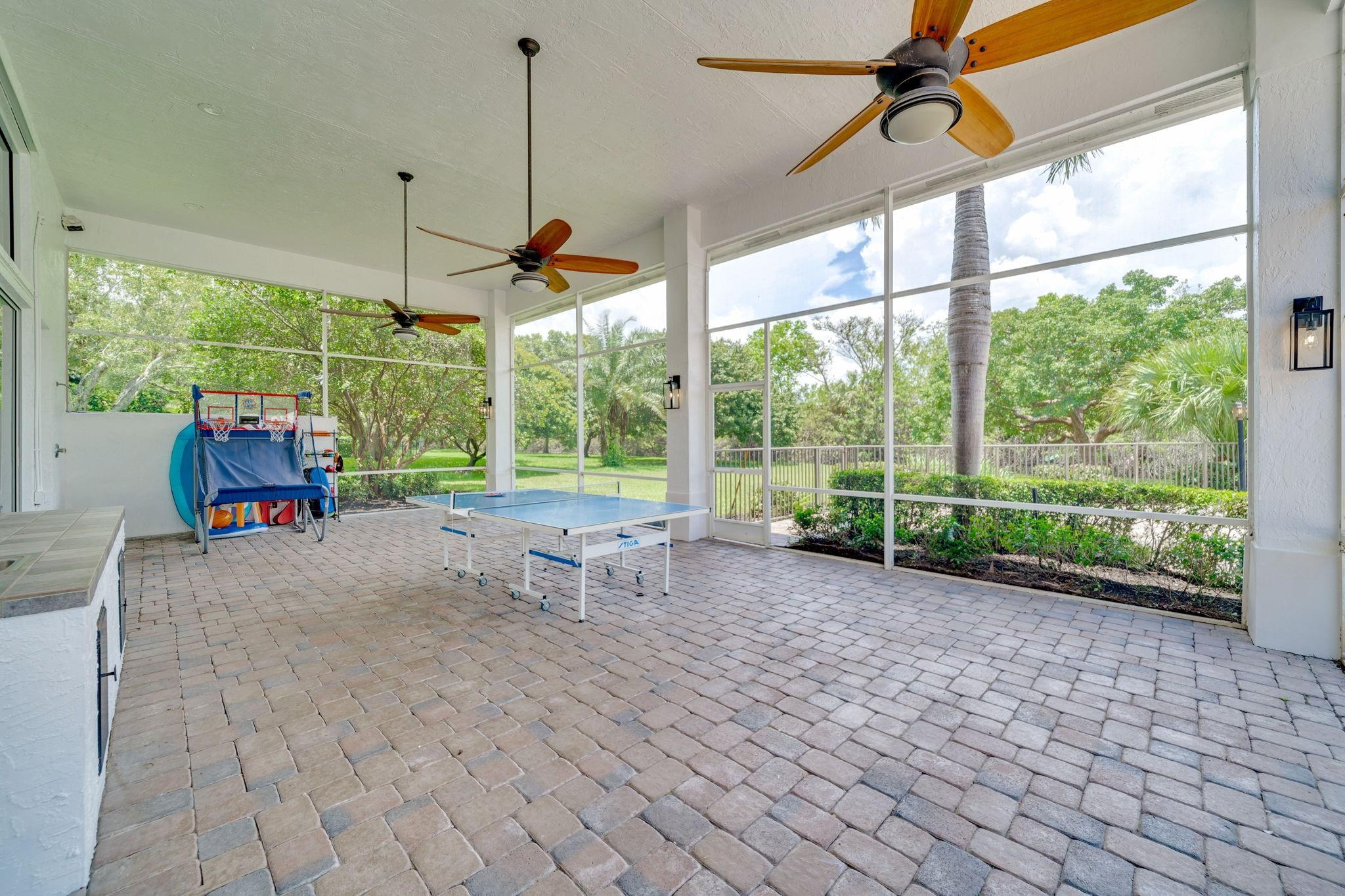 8100 Falls Ln