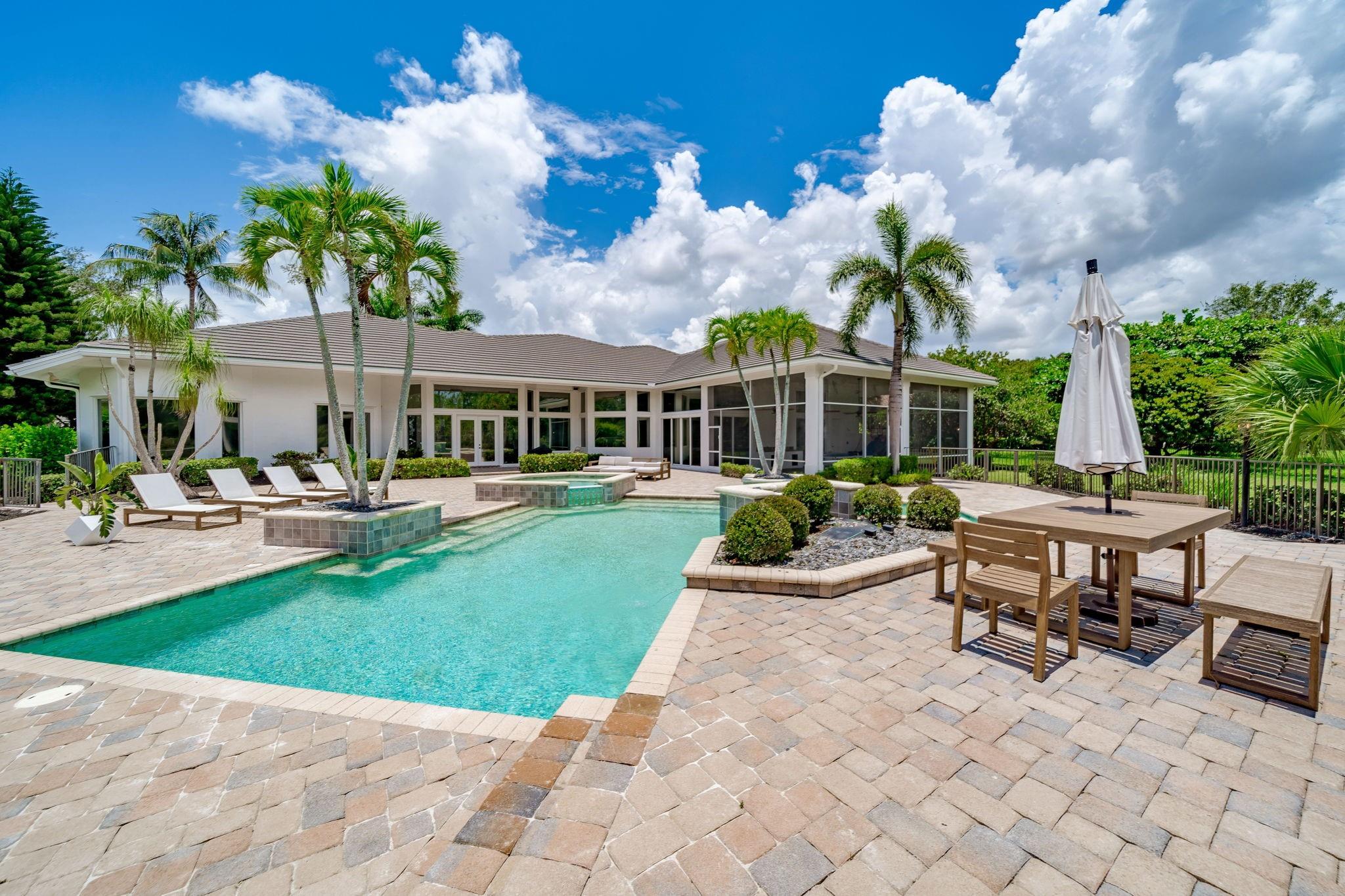 8100 Falls Ln