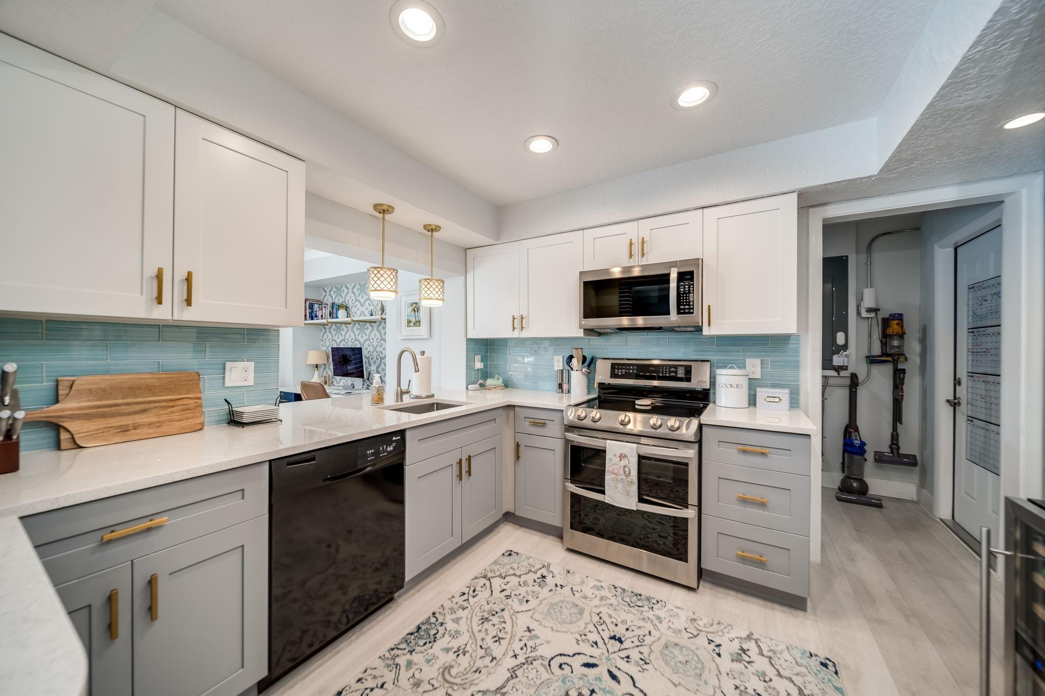 160 SE 9th St