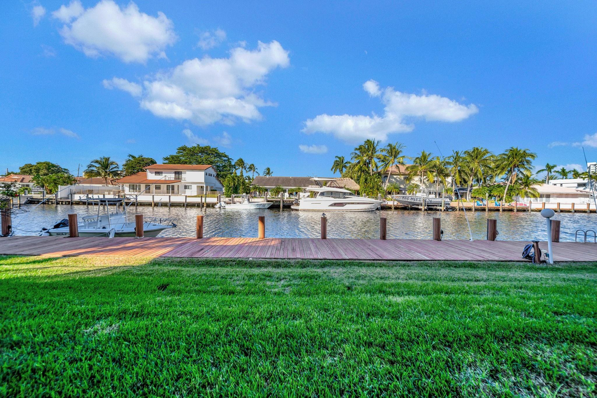 2841 NE 33rd Ct 102