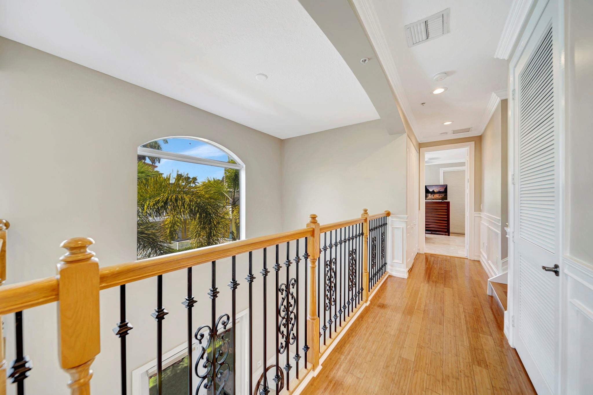 1368 BAYVIEW DR
