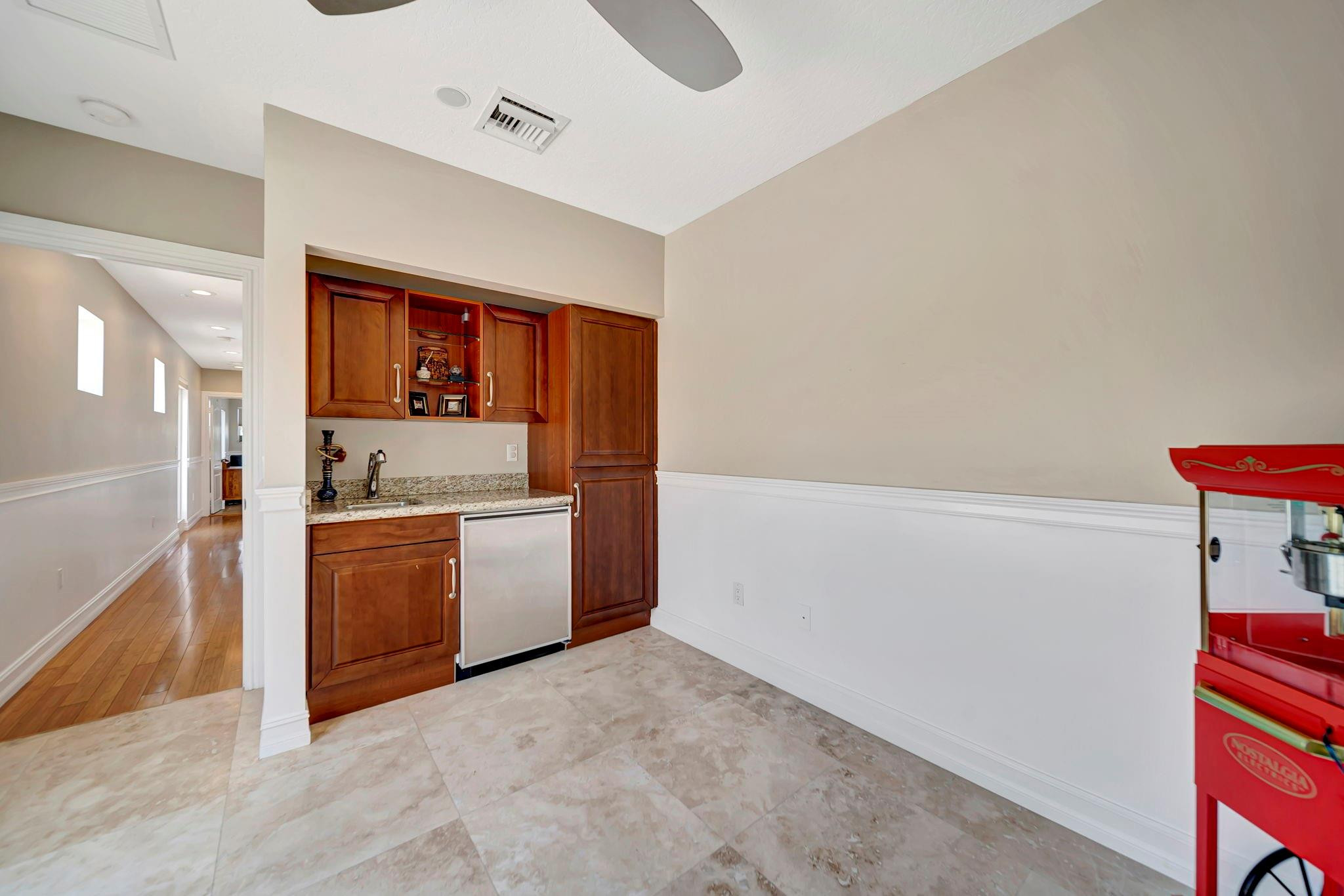 1368 BAYVIEW DR