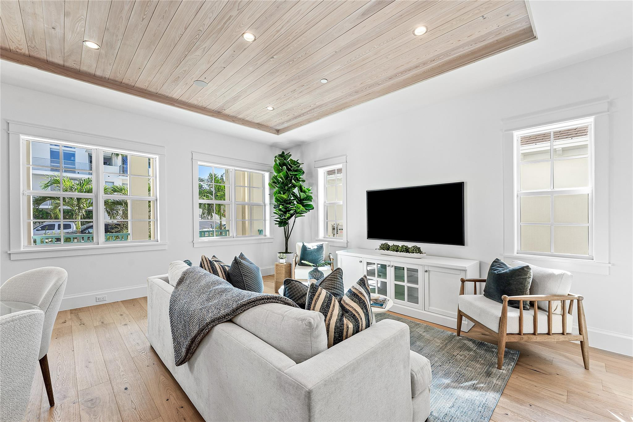 166 SE 1st Ave