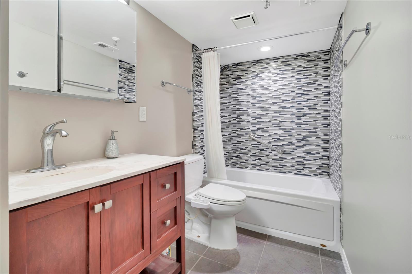 400 E COLONIAL DR #1609