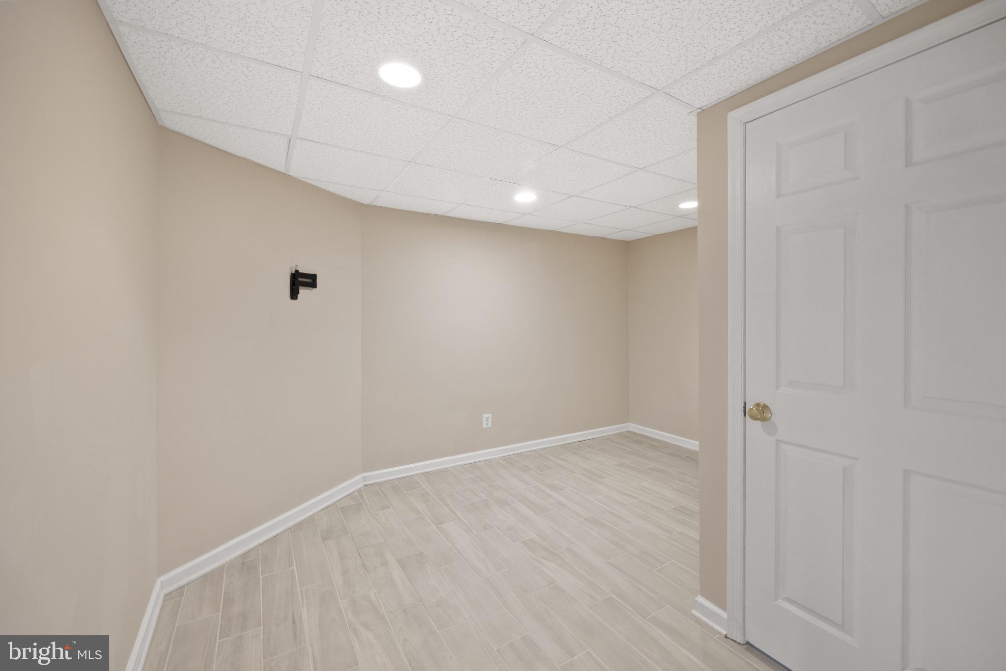 2742 PRICE ROAD