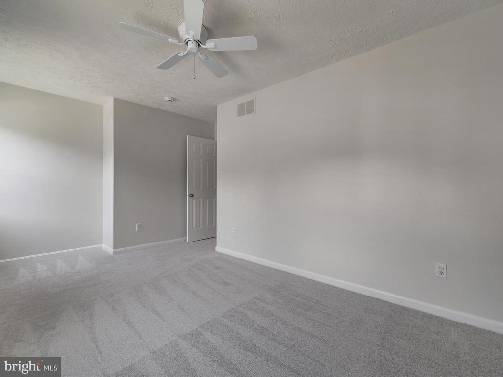 3228 BLACKWALNUT DRIVE