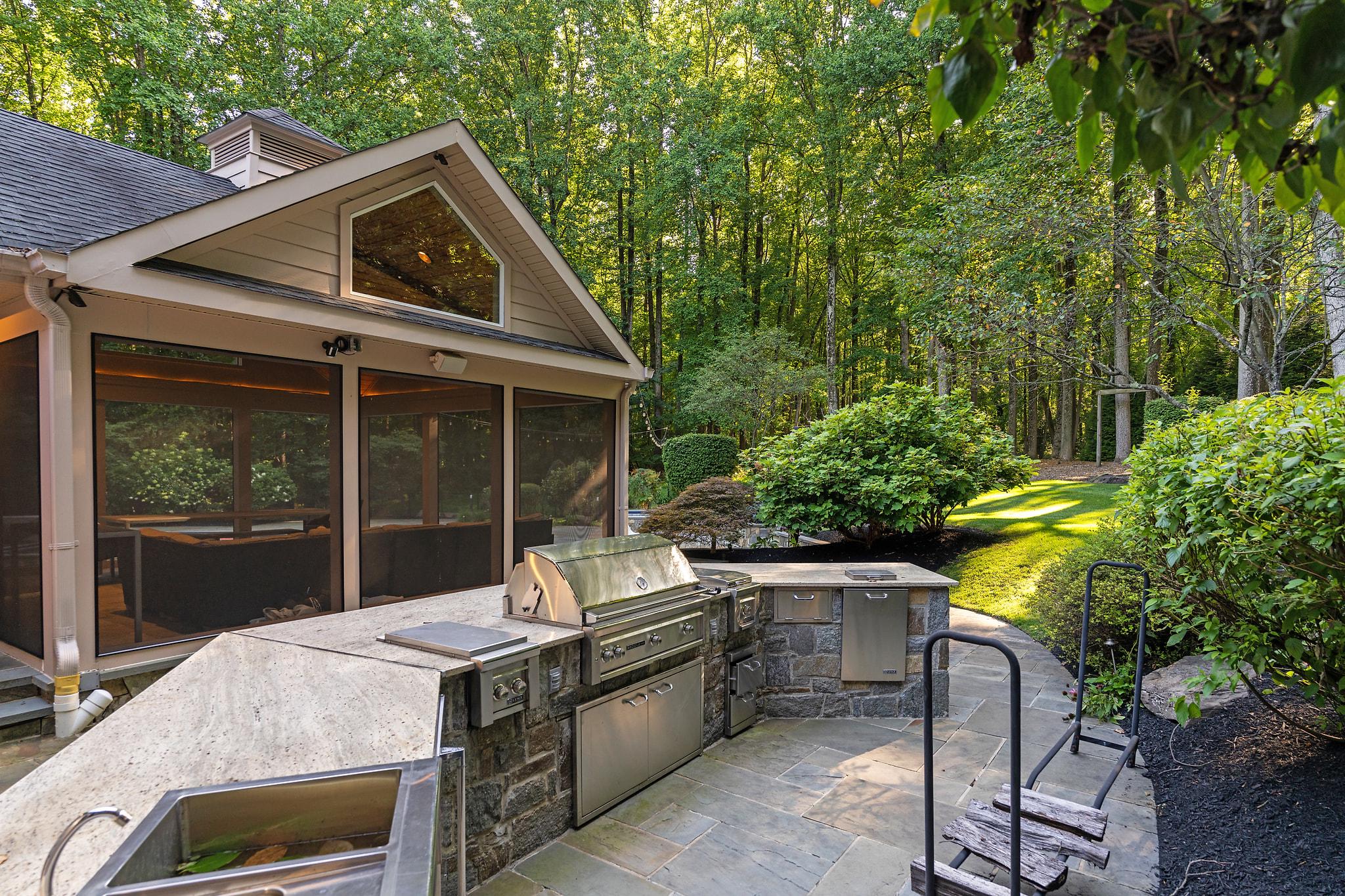 13773 LAKESIDE DRIVE