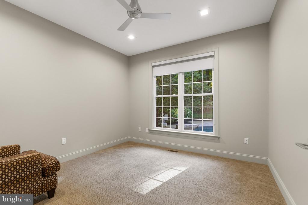 13773 LAKESIDE DRIVE