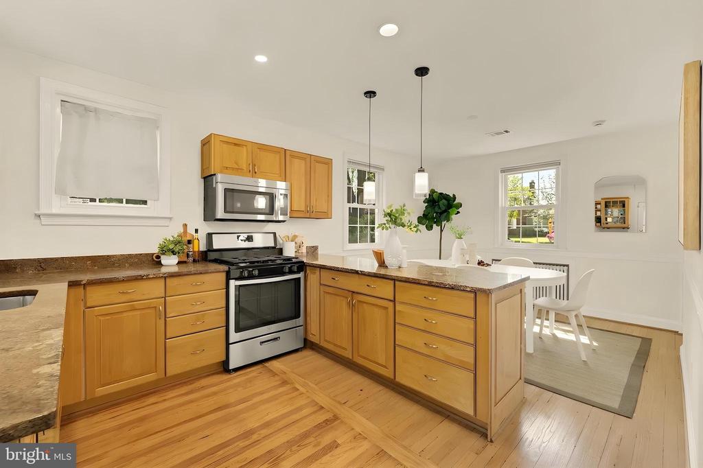 9409 WOODLAND DRIVE