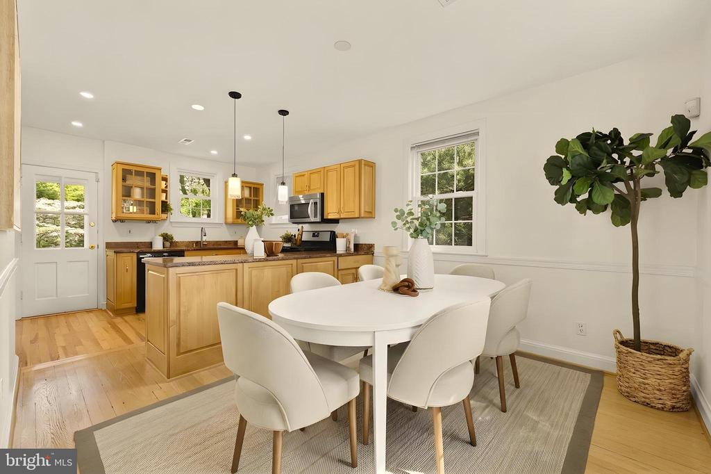 9409 WOODLAND DRIVE