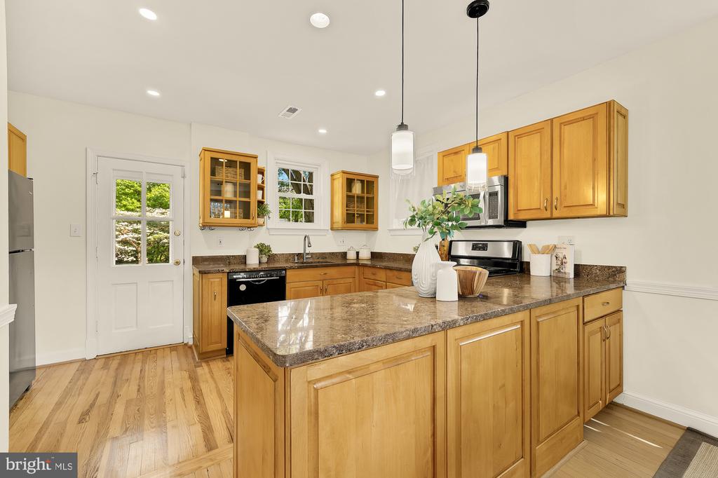 9409 WOODLAND DRIVE