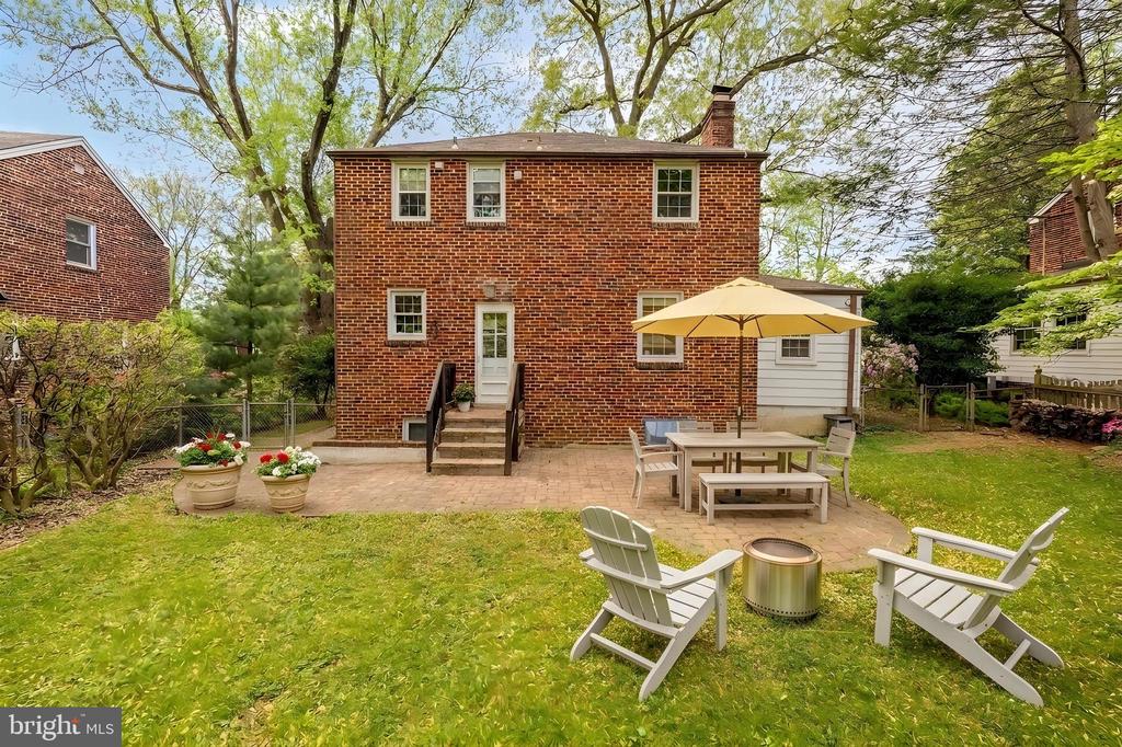 9409 WOODLAND DRIVE