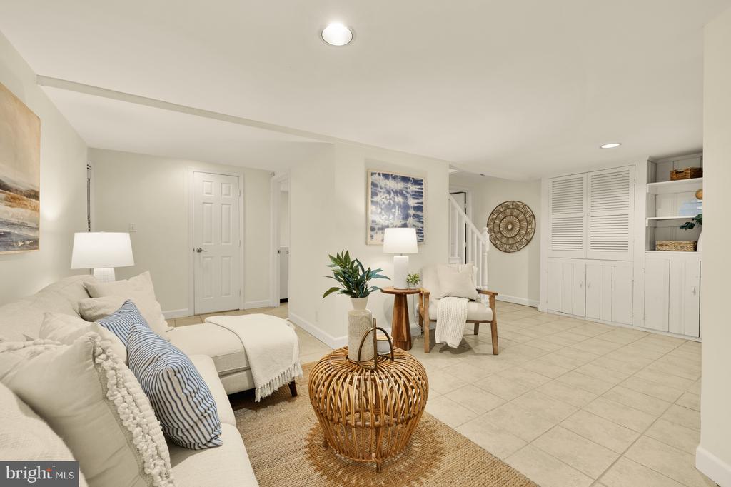 9409 WOODLAND DRIVE