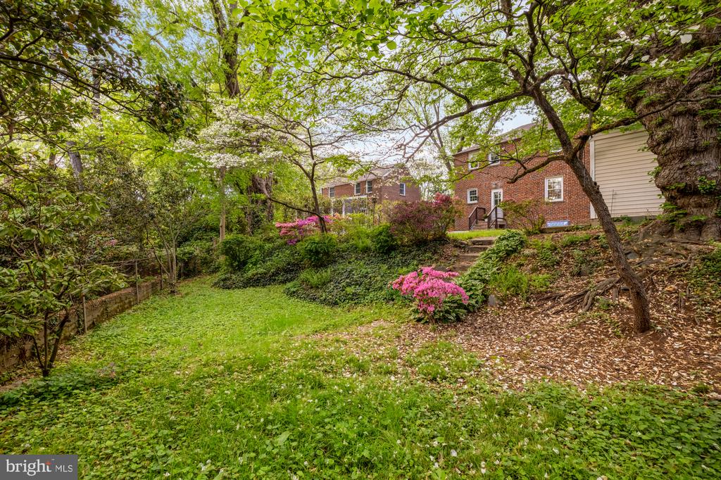9409 WOODLAND DRIVE