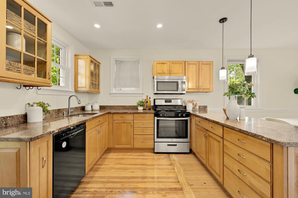 9409 WOODLAND DRIVE
