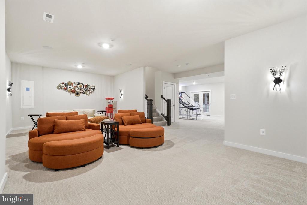 6829 FOUNTAIN PARK DRIVE