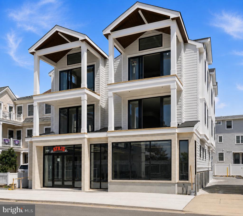 4411 LANDIS AVENUE Unit: 302