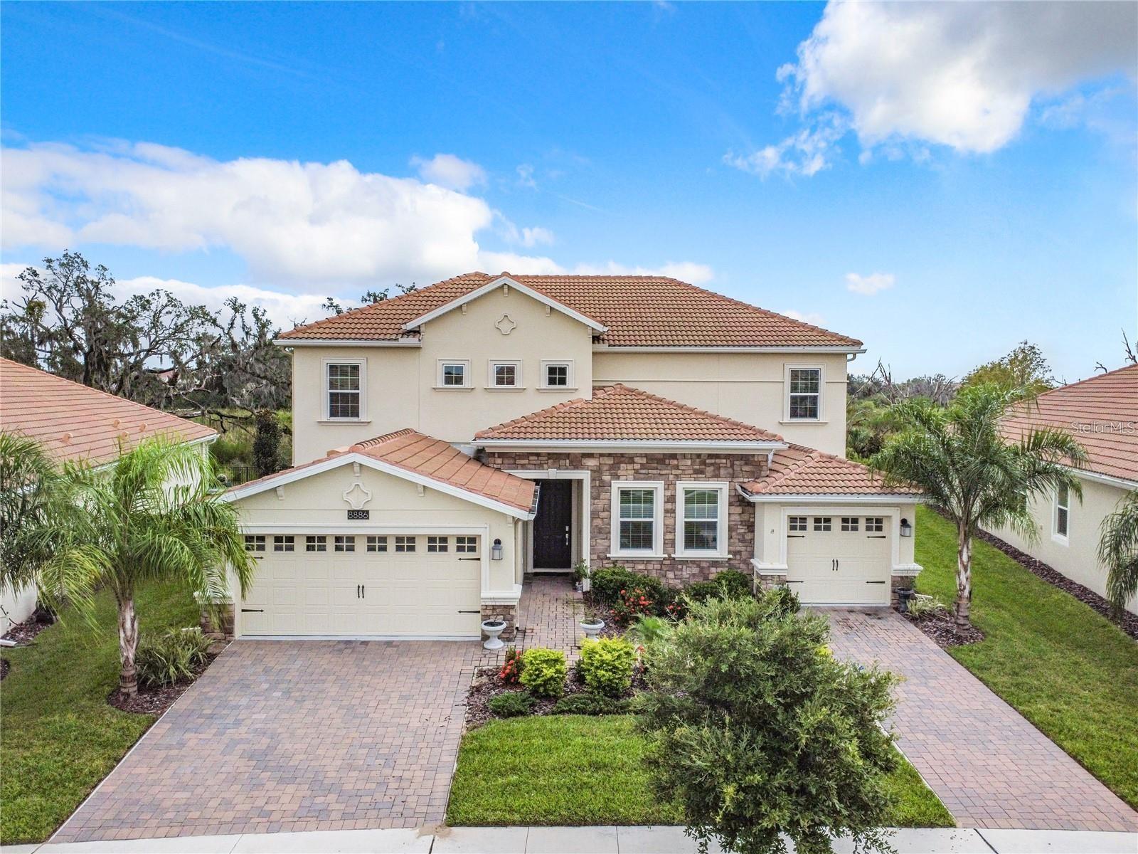8886 FALLEN OAK DR
