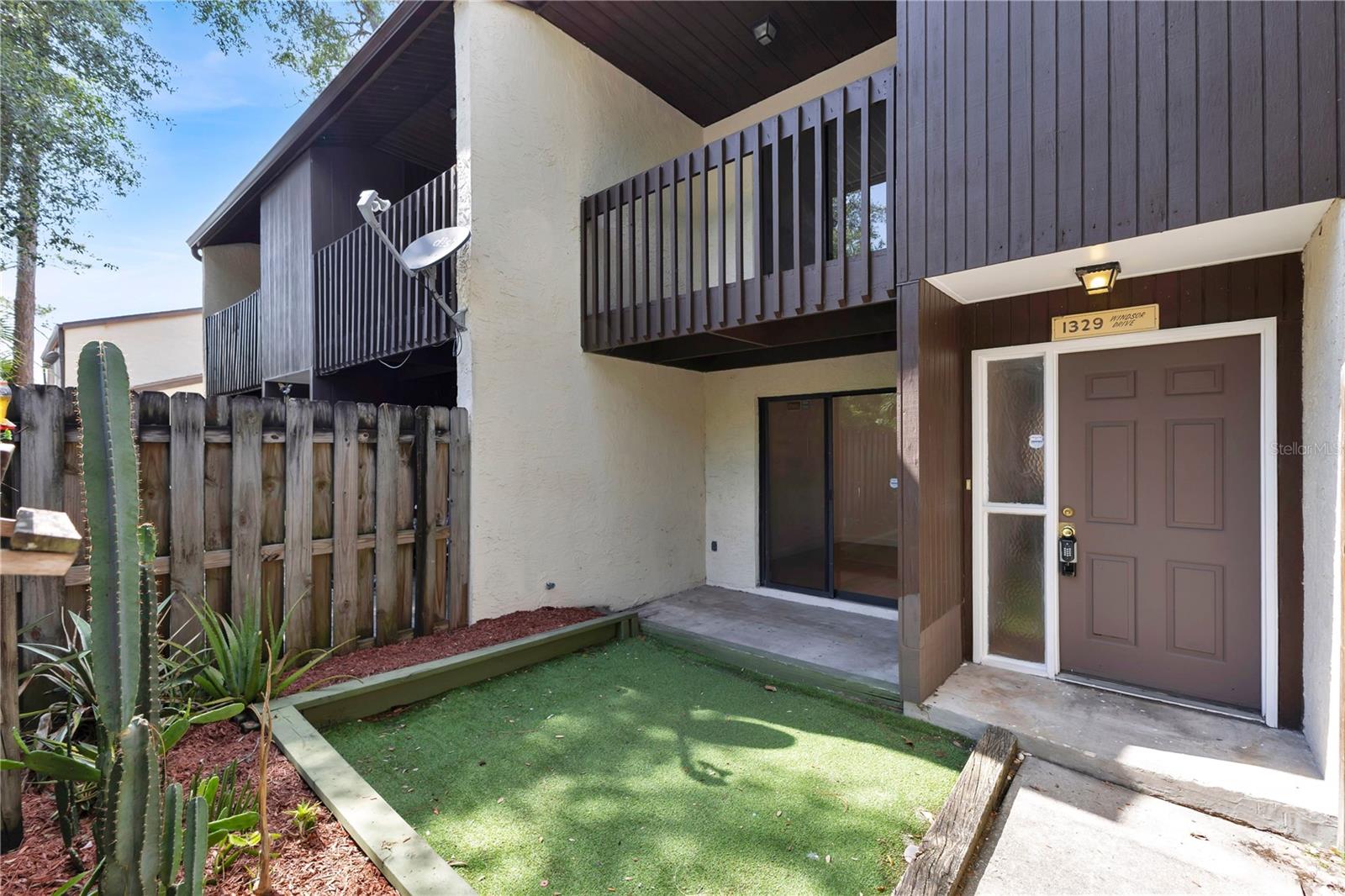 1329 WINDSOR DR