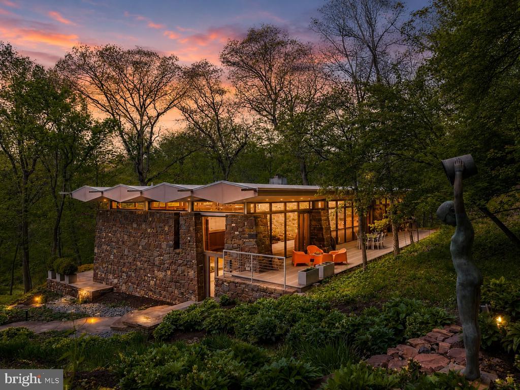 372 BROWNSBURG ROAD