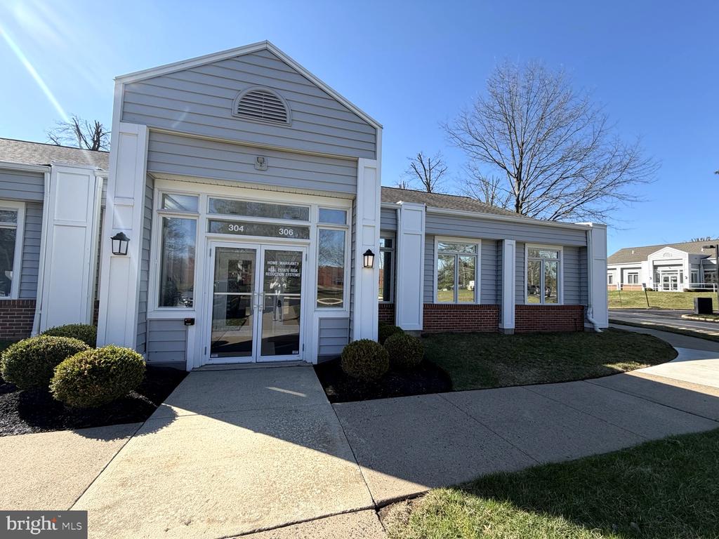 304 CORPORATE DRIVE E E