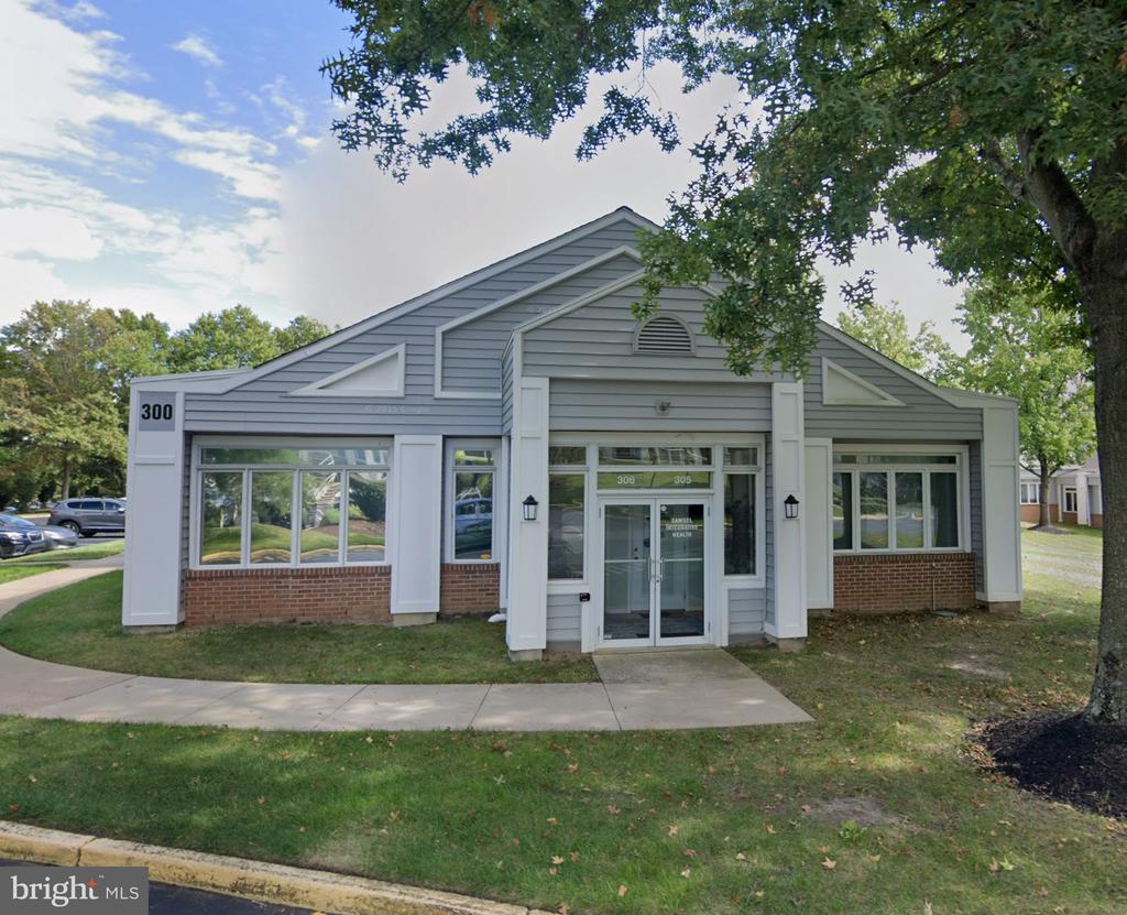 306 CORPORATE DRIVE E E