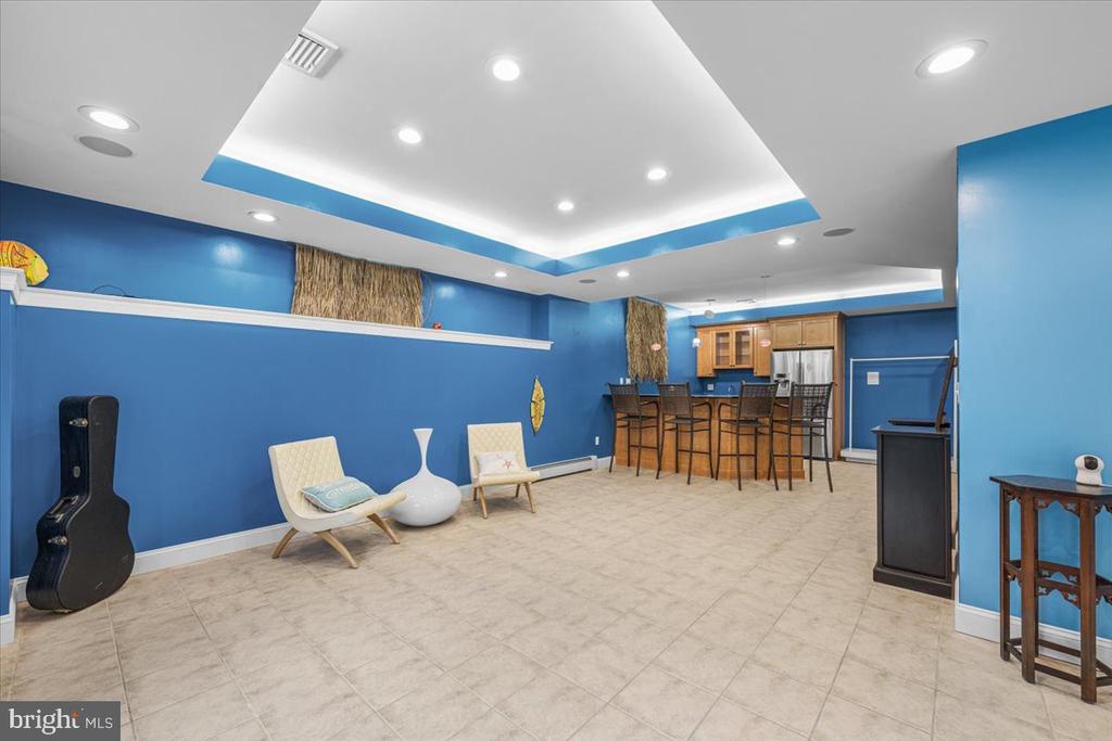 6942 LEHIGH COURT
