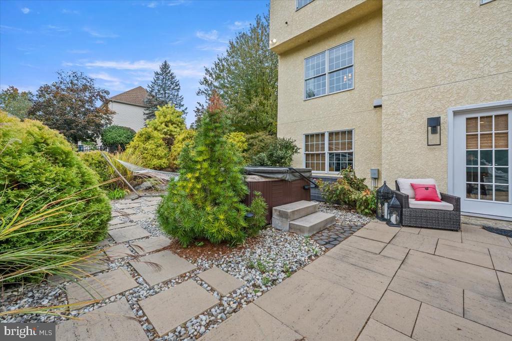 6942 LEHIGH COURT