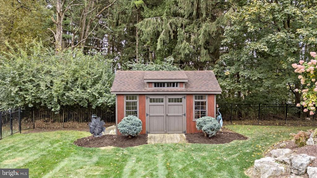 6942 LEHIGH COURT