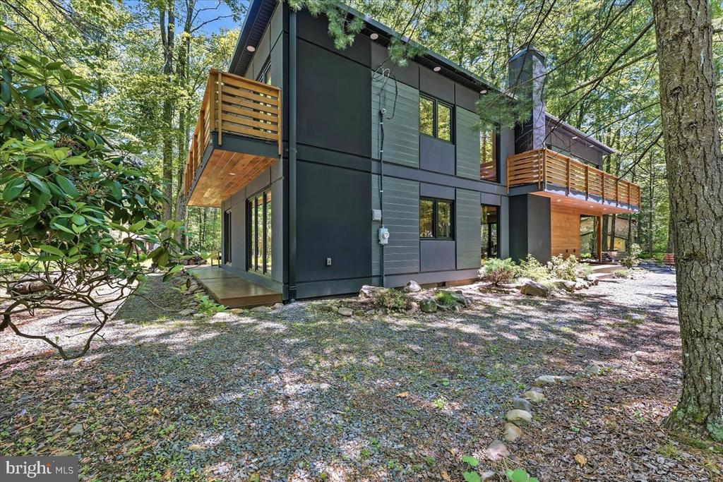 1142 OAKLAND PLACE