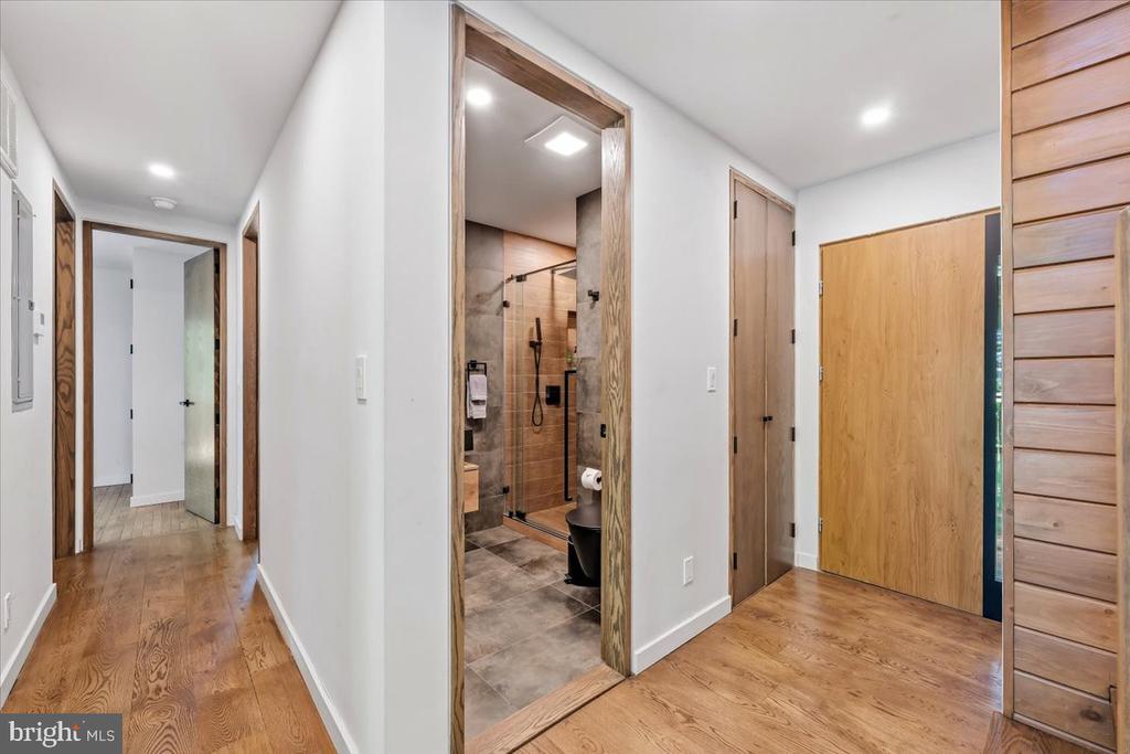 1142 OAKLAND PLACE