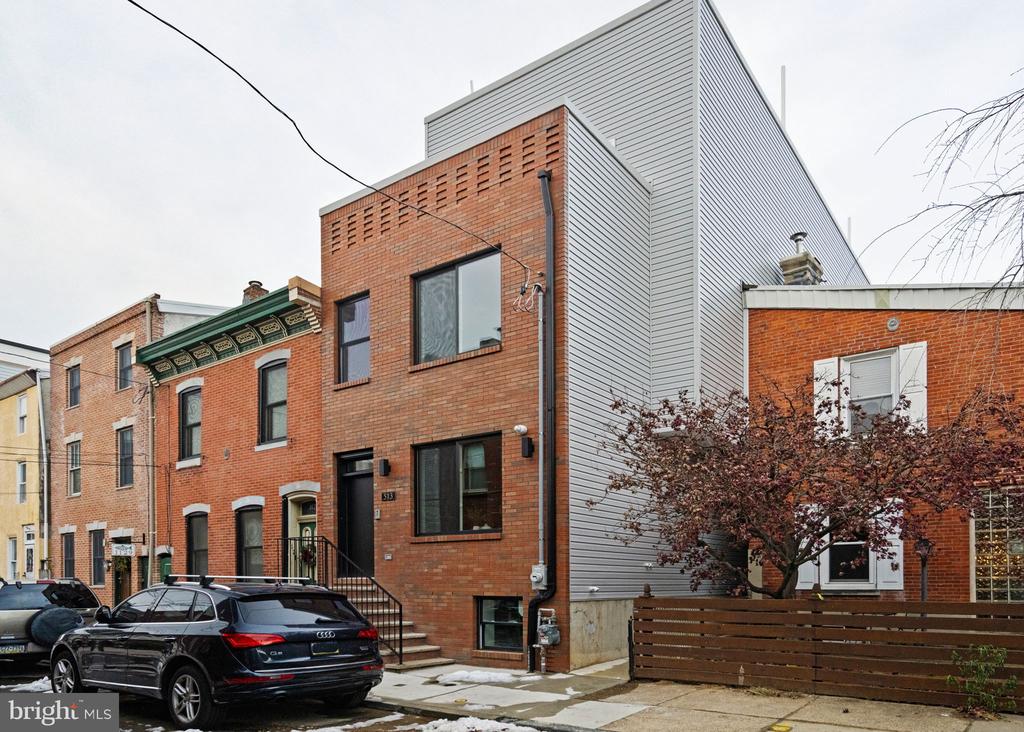 1125 CREASE STREET