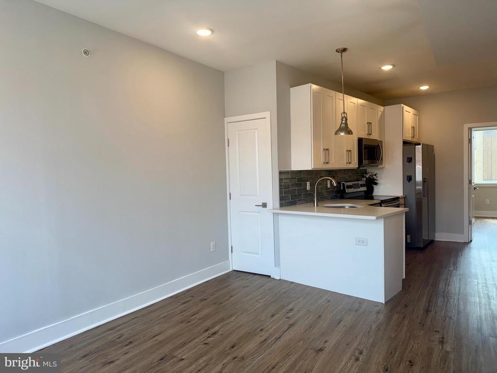 2425 FRANKFORD AVENUE Unit: 2