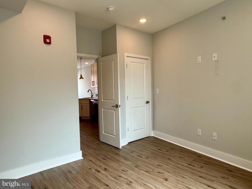 2425 FRANKFORD AVENUE Unit: 2