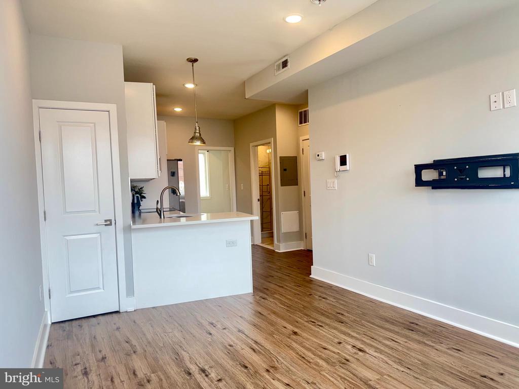 2425 FRANKFORD AVENUE Unit: 2
