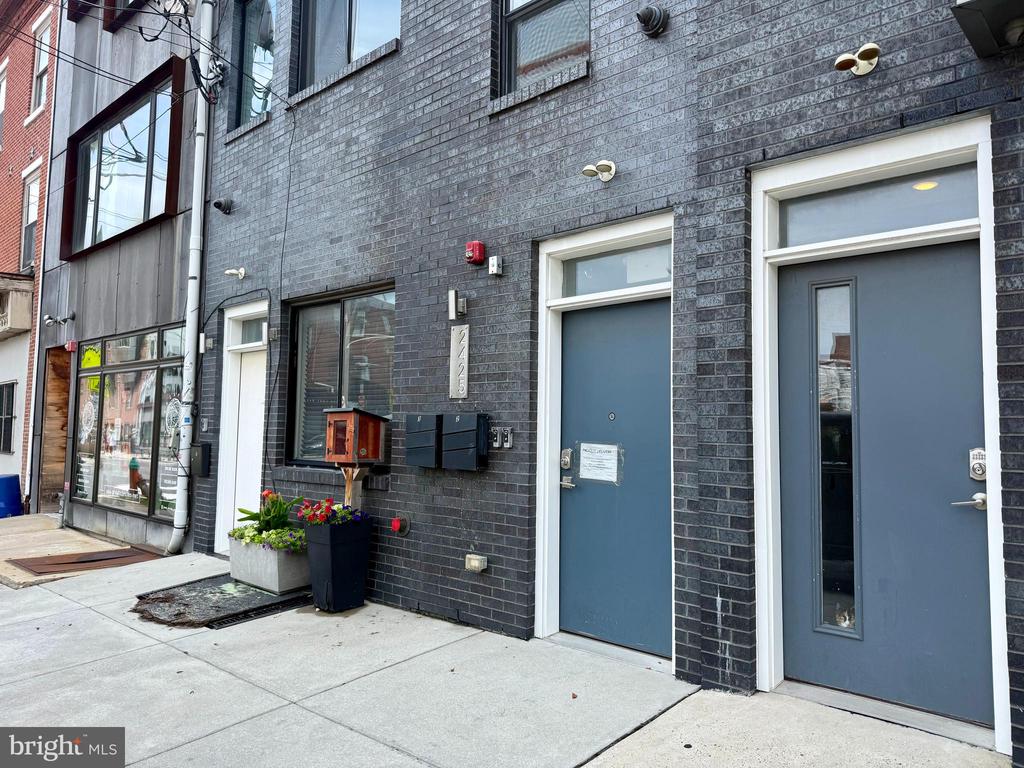 2425 FRANKFORD AVENUE Unit: 2