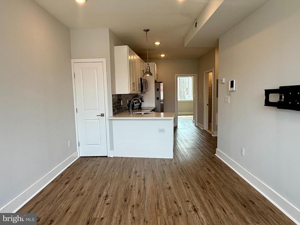 2425 FRANKFORD AVENUE Unit: 2