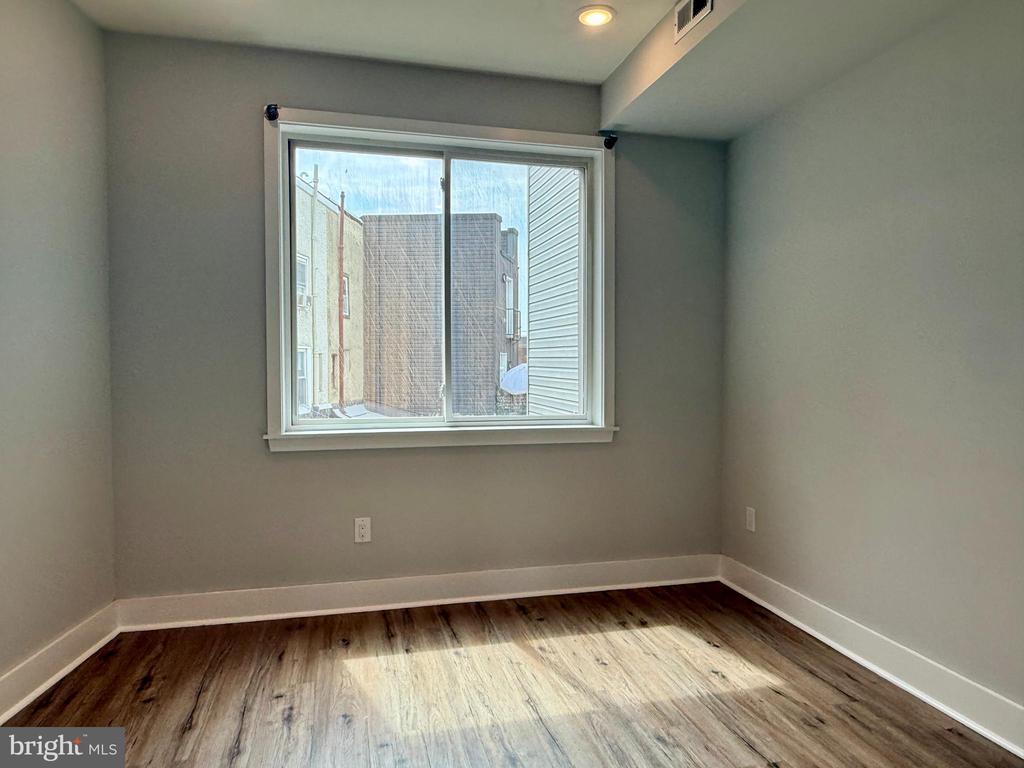 2425 FRANKFORD AVENUE Unit: 2