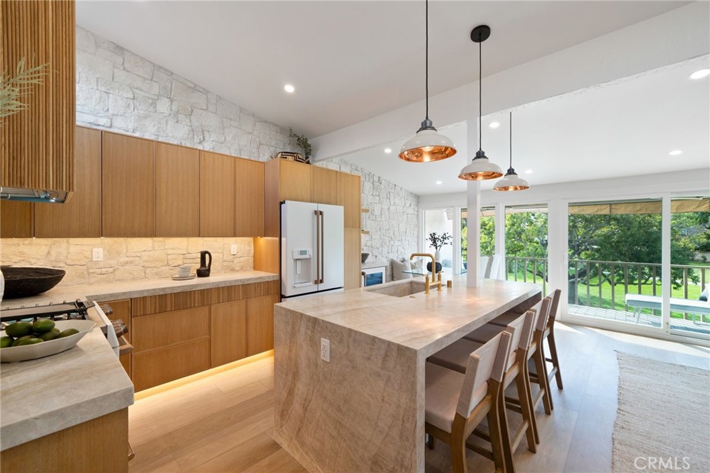 2233 Vista Huerta