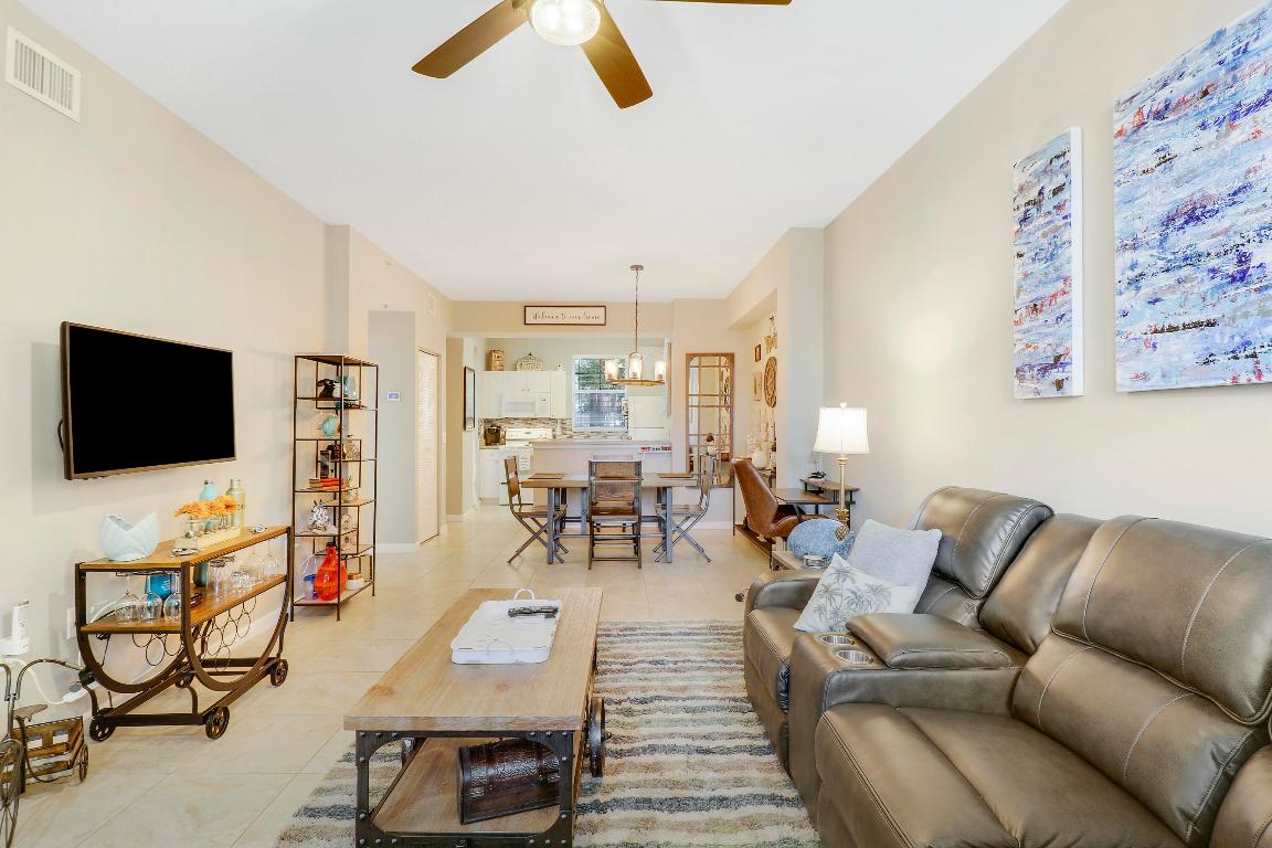 1116 University Boulevard 14
