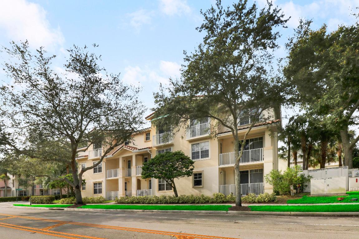 1116 University Boulevard 14