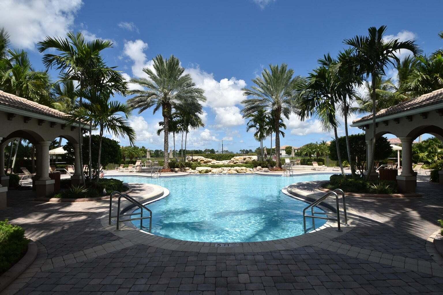 8679 Cobblestone Point Circle Circle