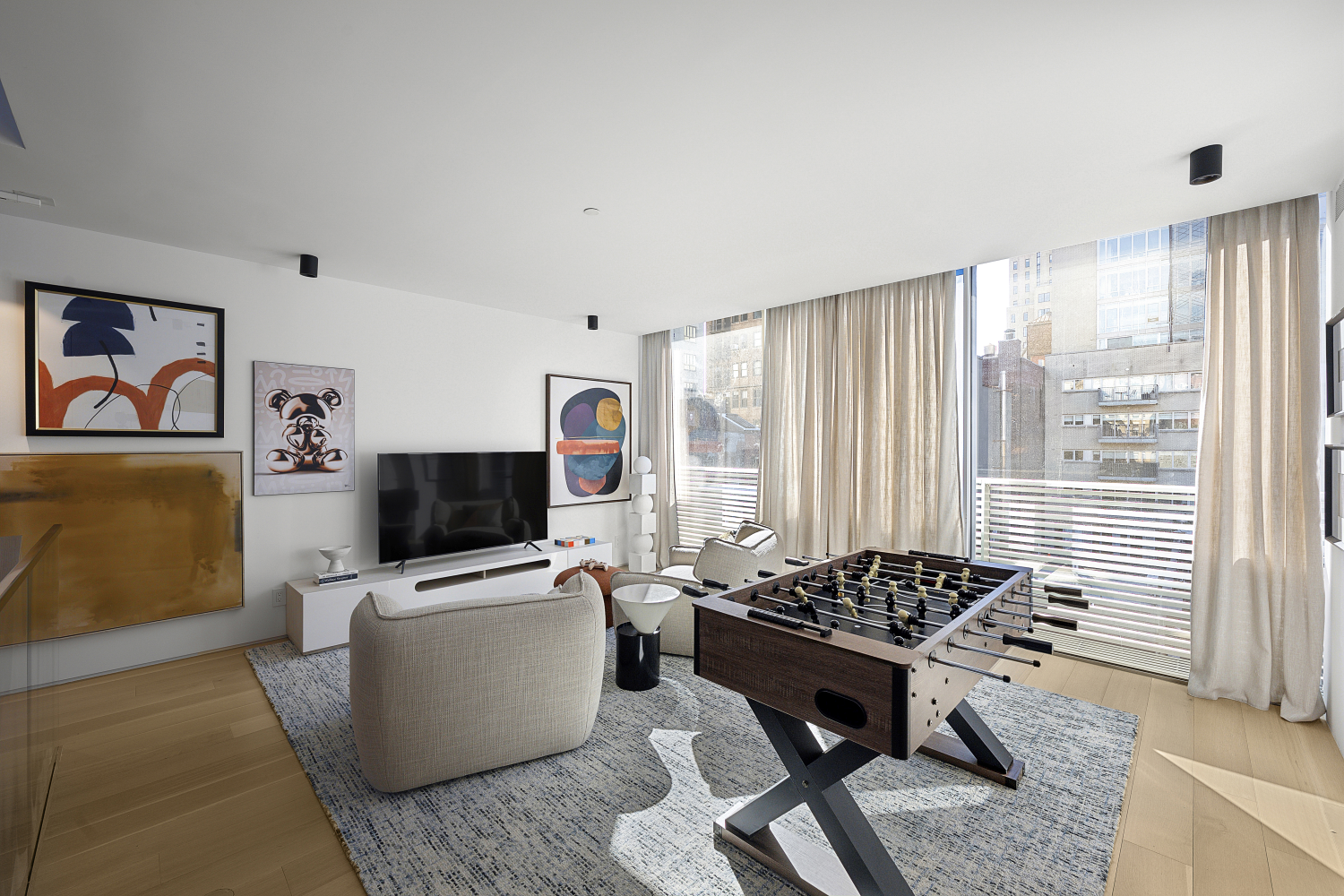 217 W 20TH Street