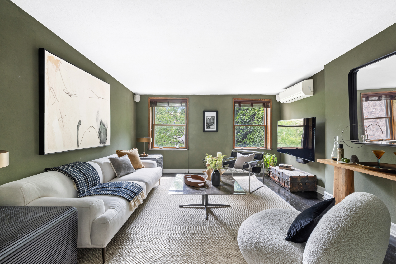 262 W 25TH Street