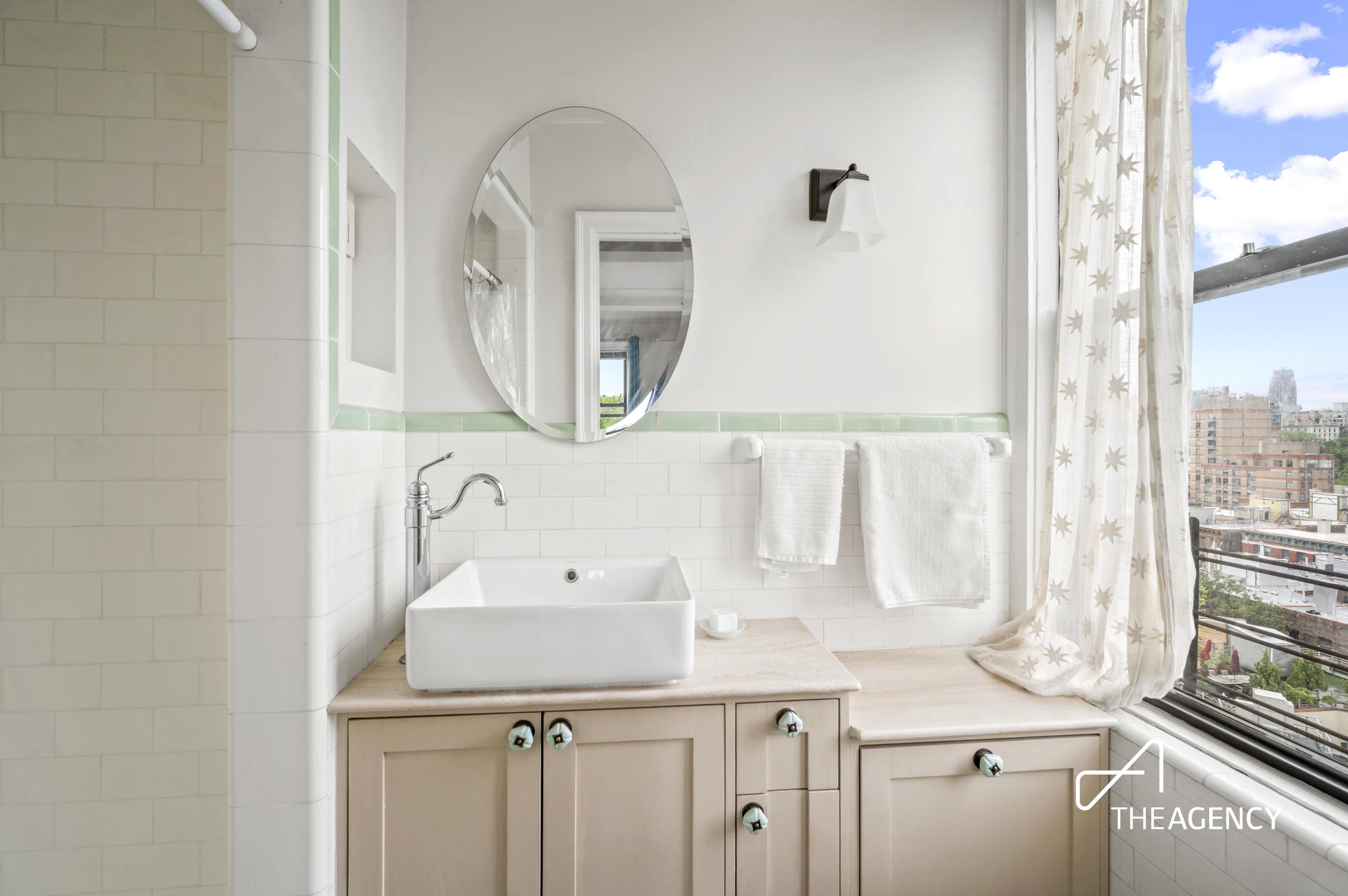 467 CENTRAL Park W 11B